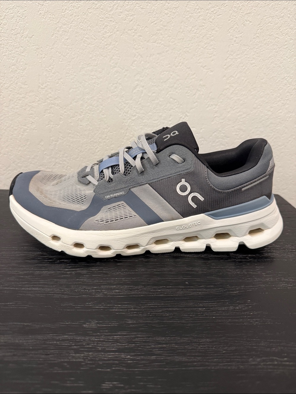 On Running Men's Size 12 Cloudrunner 2 Cloudtec Trainer in Gray & Blue SEE PICS